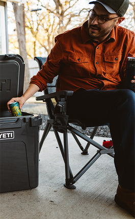 YETI Yeti Roadie 48 Wheeled Hard Cooler Charcoal